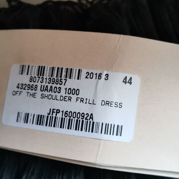 Christopher Kane Off The Shoulder Frill Dress. - Picture 5 of 9